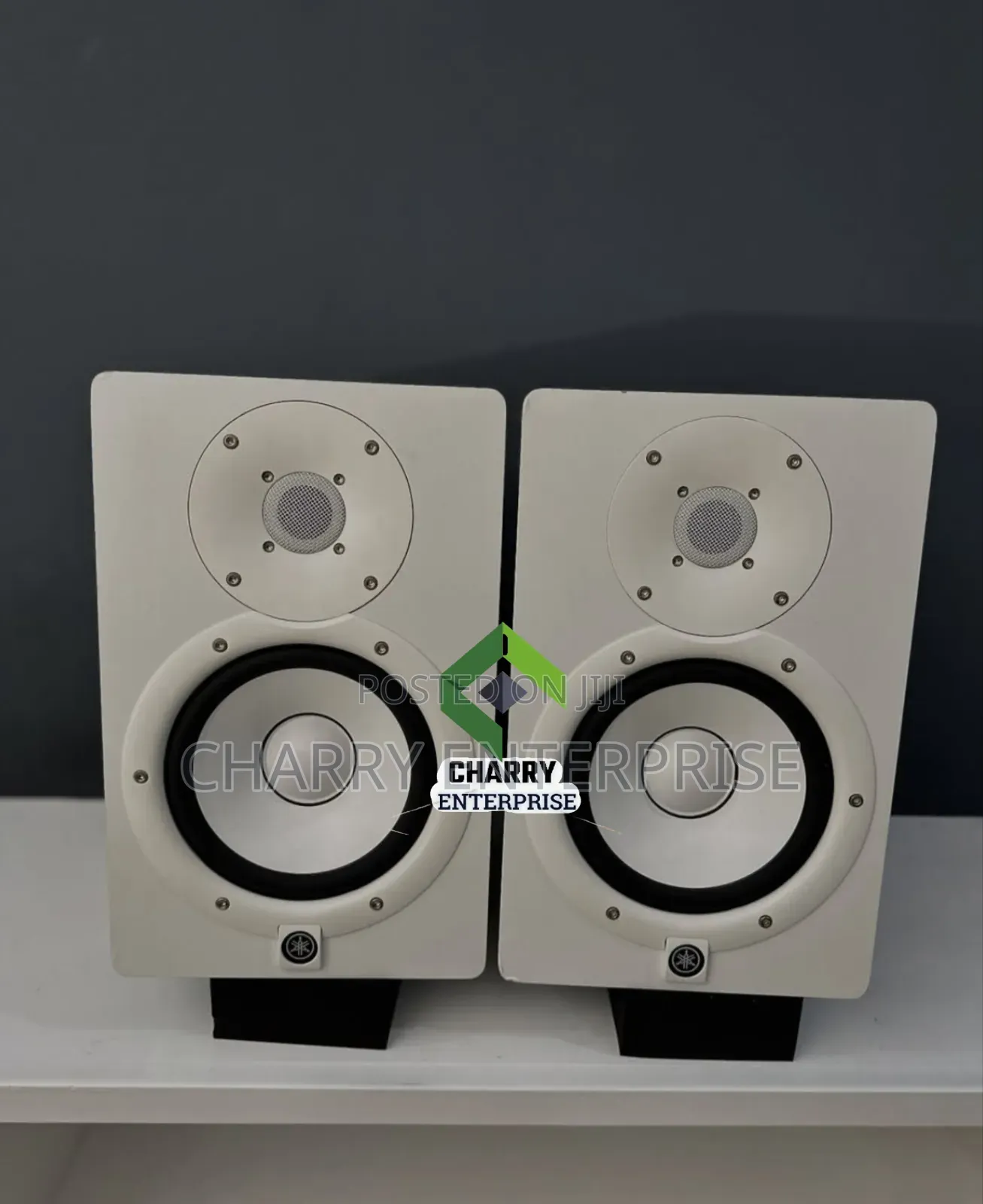 Yamaha Hs7 Powered Studio Monitor for Professional Music Production