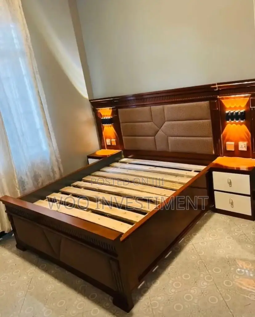 Vitanda Vya Mbao Quality Sana Hardwood Vinapatikana
