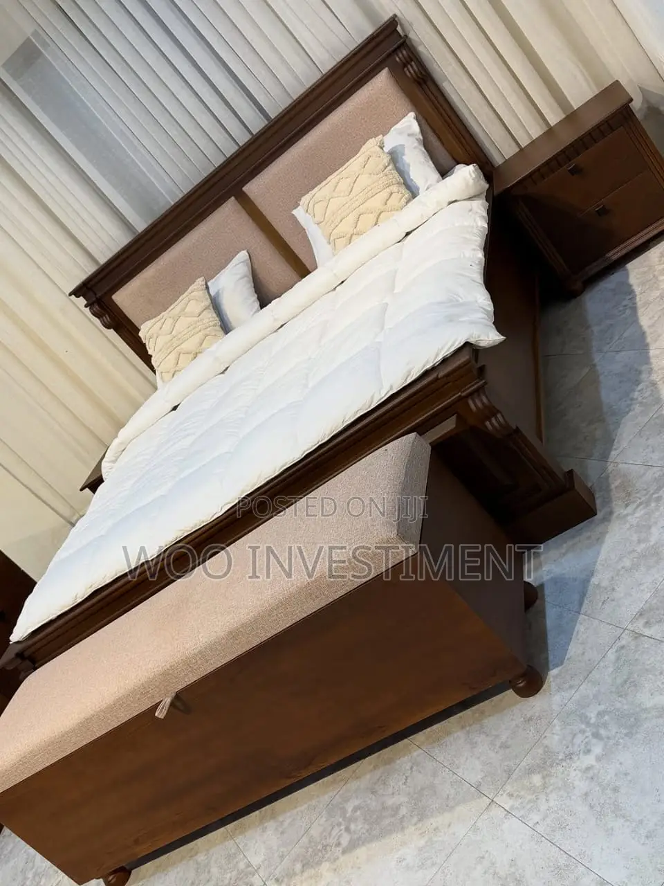 Vitanda Vya Mbao Quality Sana Hardwood Vinapatikana