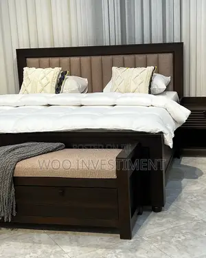 Vitanda Vya Mbao Quality Sana Hardwood Vinapatikana