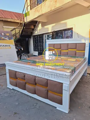 Vitanda Vya Kisasa Vya Mbao Ngumu Size 5/6 Na 6/6 Vinapatikana.