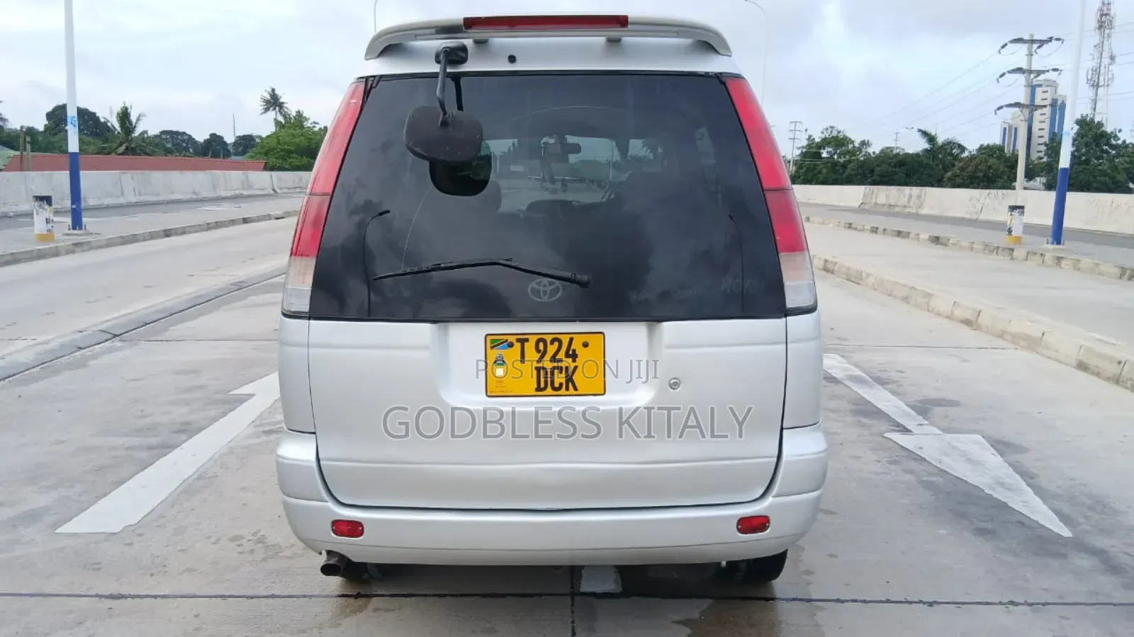 Toyota Noah 2001 Silver