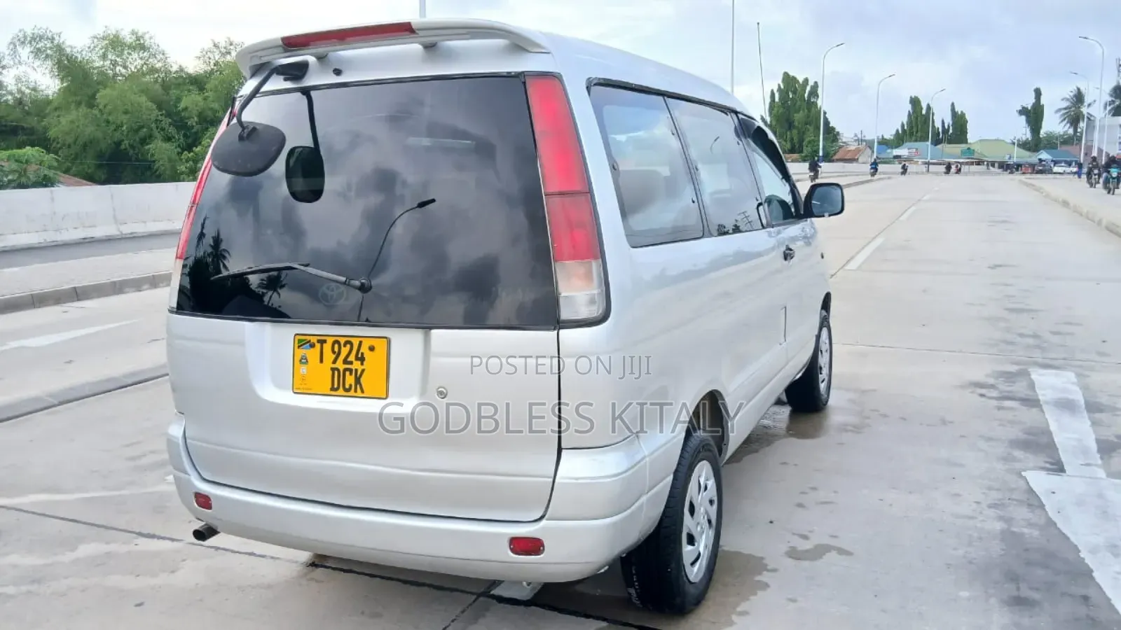 Toyota Noah 2001 Silver