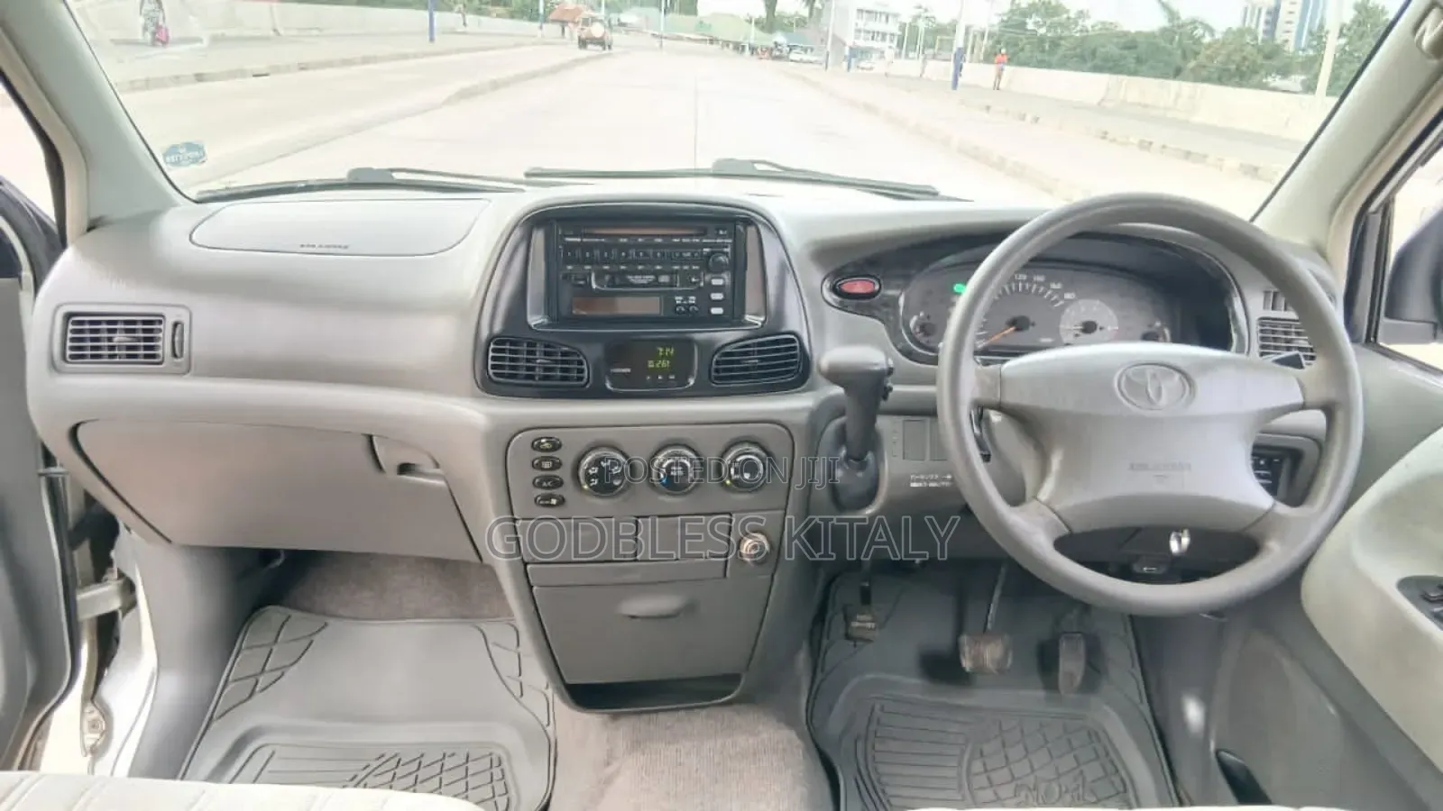 Toyota Noah 2001 Silver