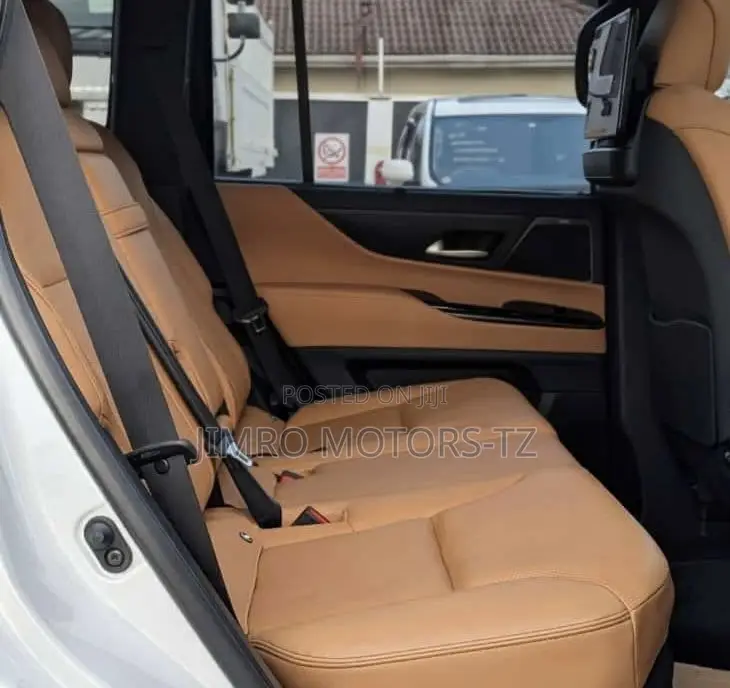 Lexus LX 2024 White