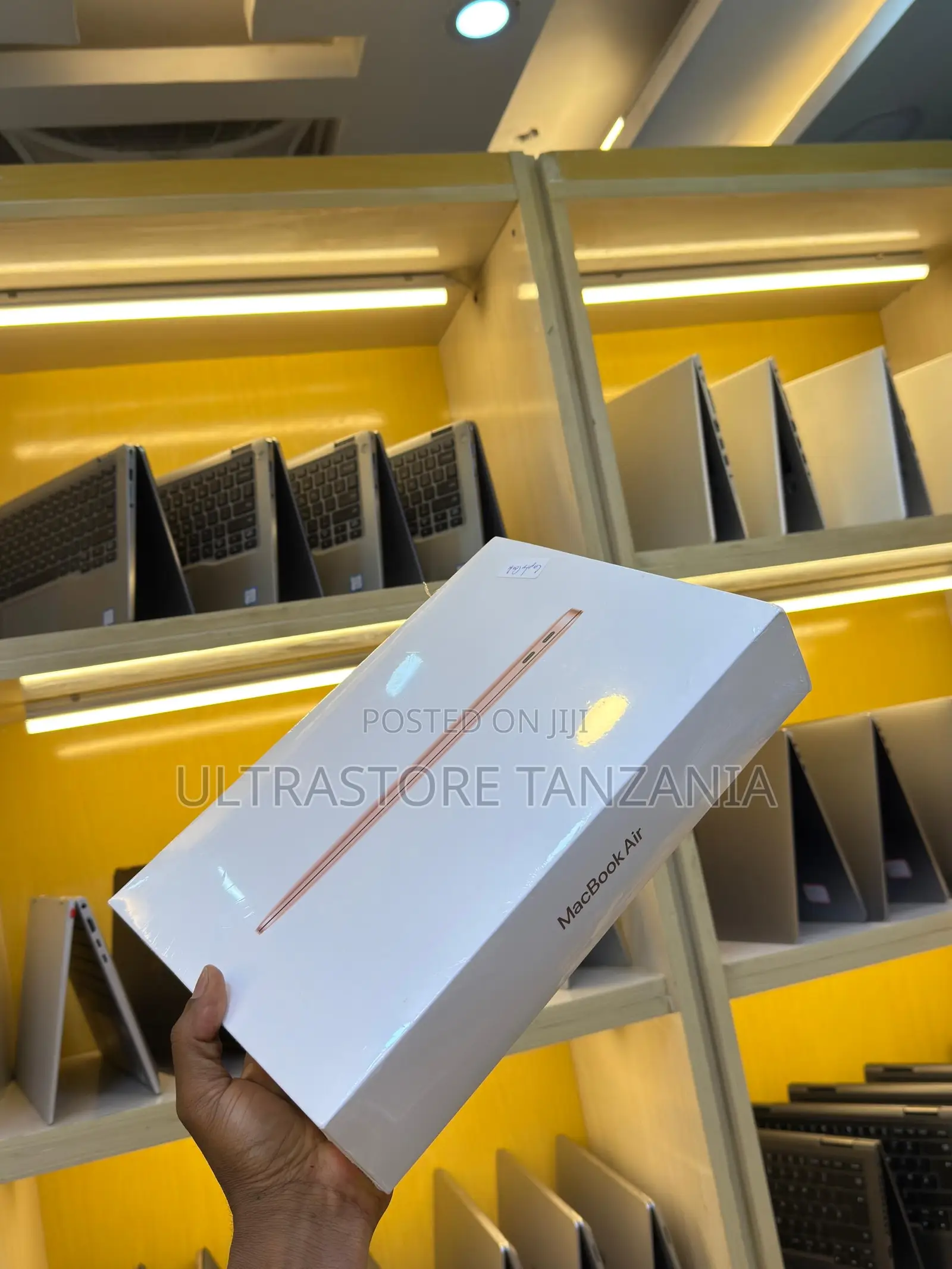 New Laptop Apple MacBook Air 8GB Apple M1 SSD 256GB