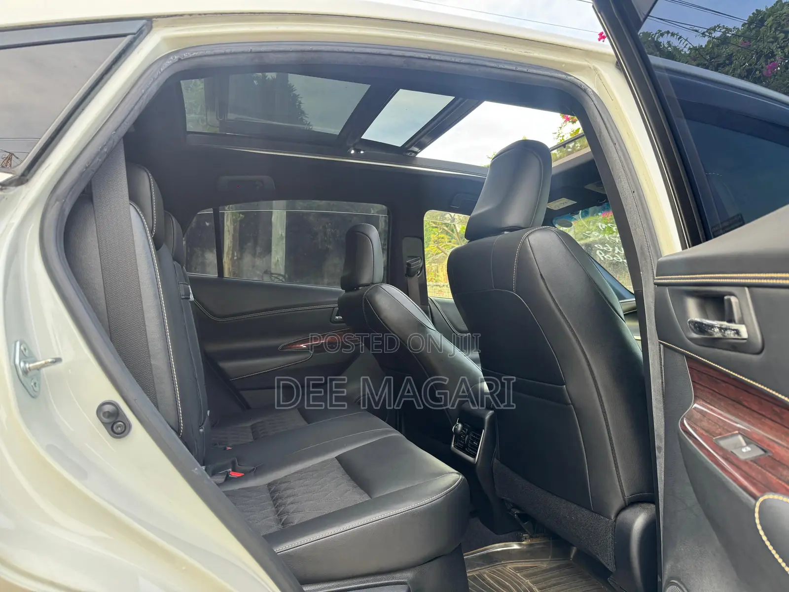 Toyota Harrier 2.0 2014 White