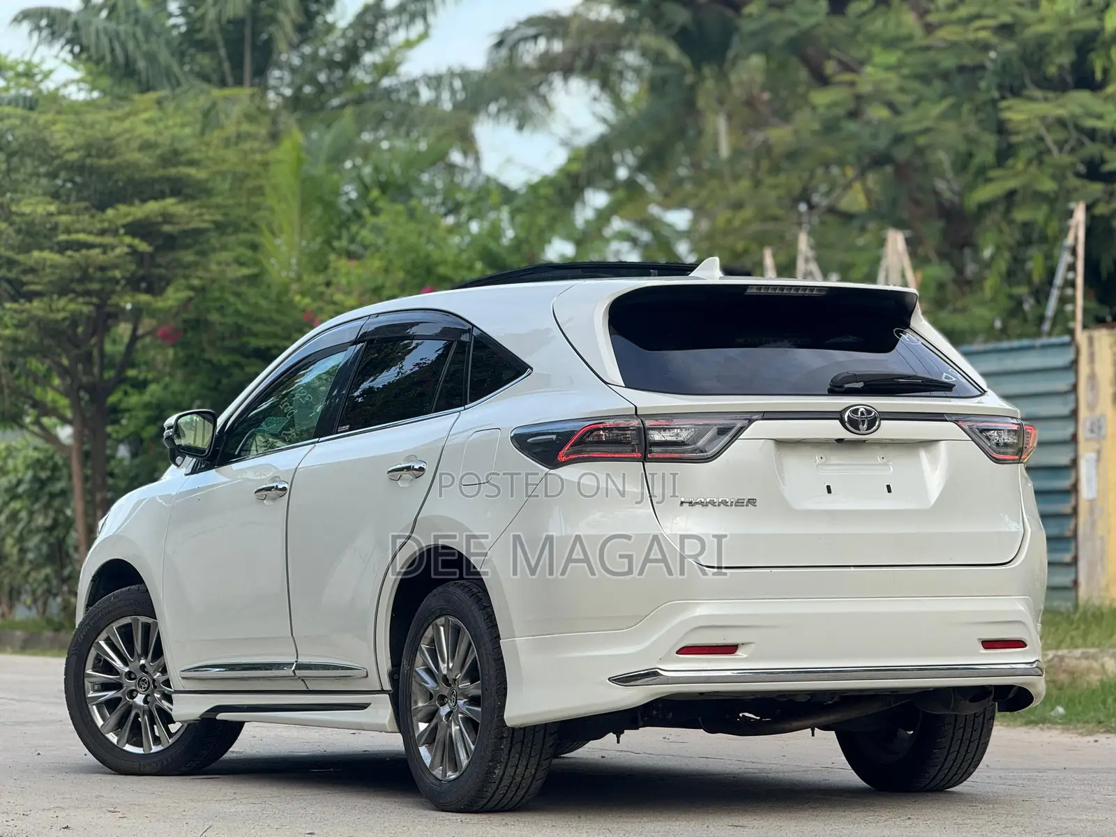 Toyota Harrier 2.0 2014 White