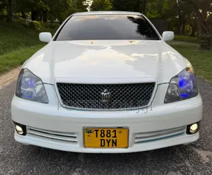Toyota Crown 2004 White