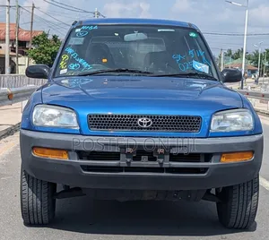 Toyota RAV4 1996 Blue