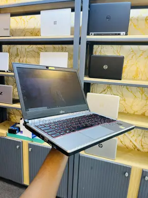 Laptop Fujitsu Lifebook AH552 8GB Intel Core I5 HDD 320GB