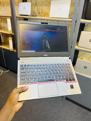 Laptop Fujitsu Lifebook AH552 8GB Intel Core I5 HDD 320GB