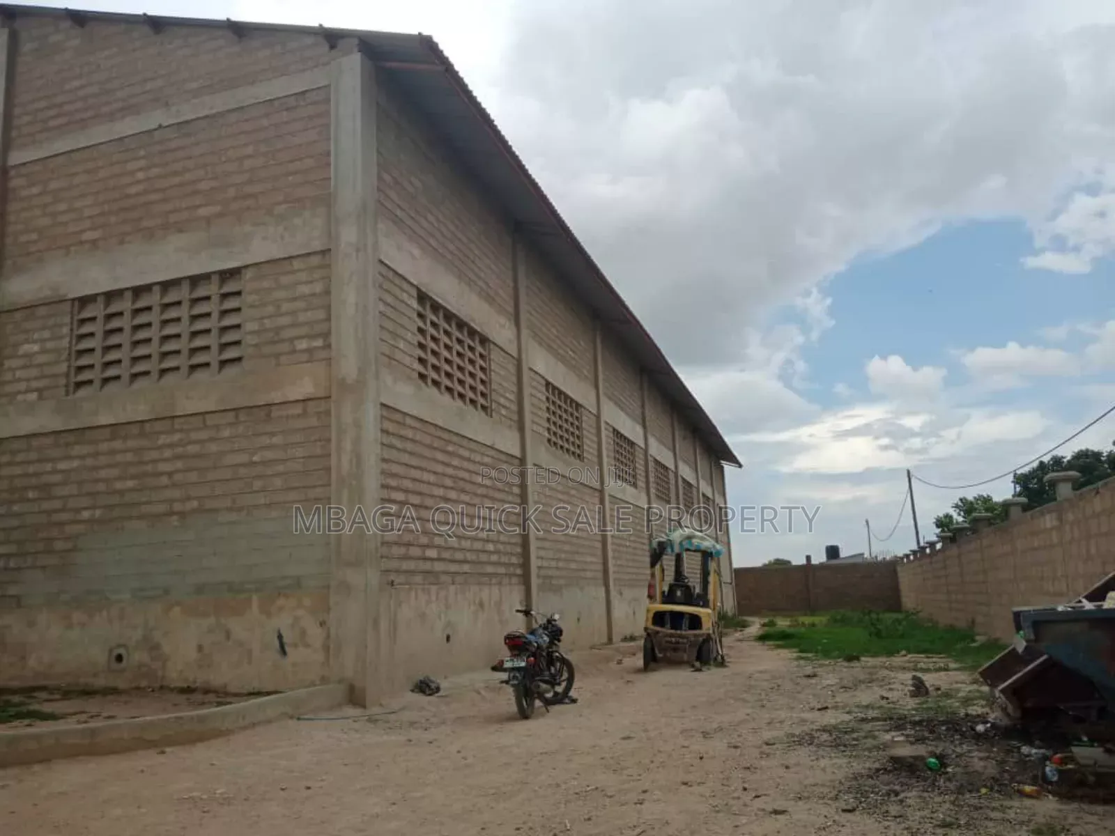 Godown Area Sqm1000 Industrial Area for Rent at Iringa