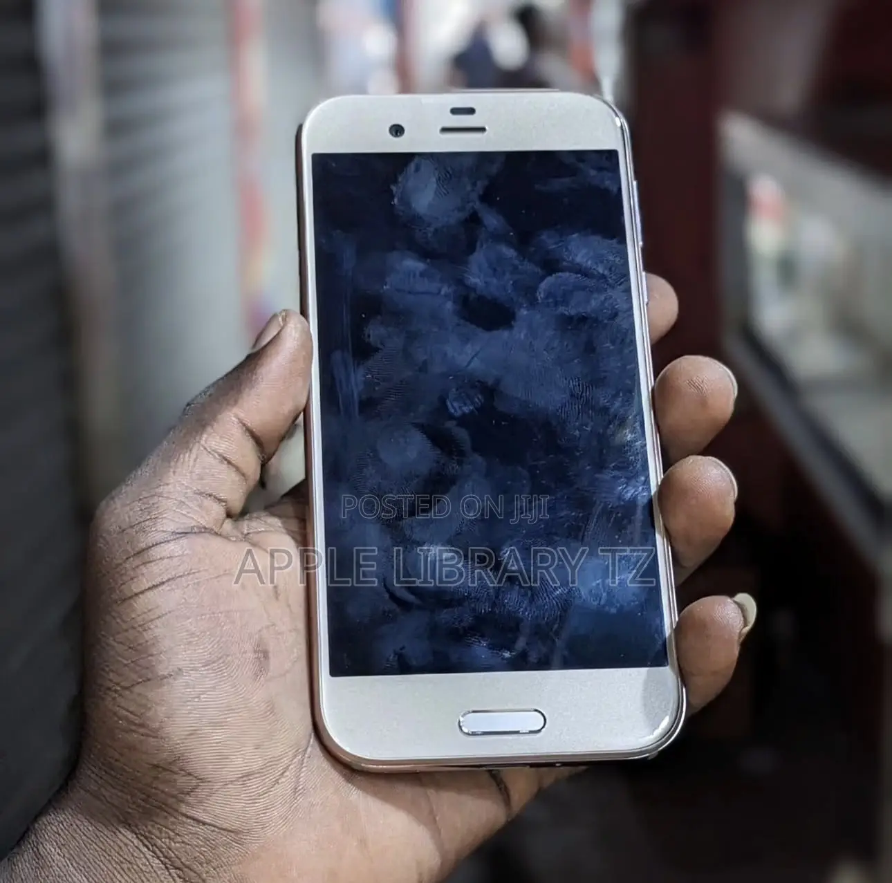 Sharp R1 64 GB Gold