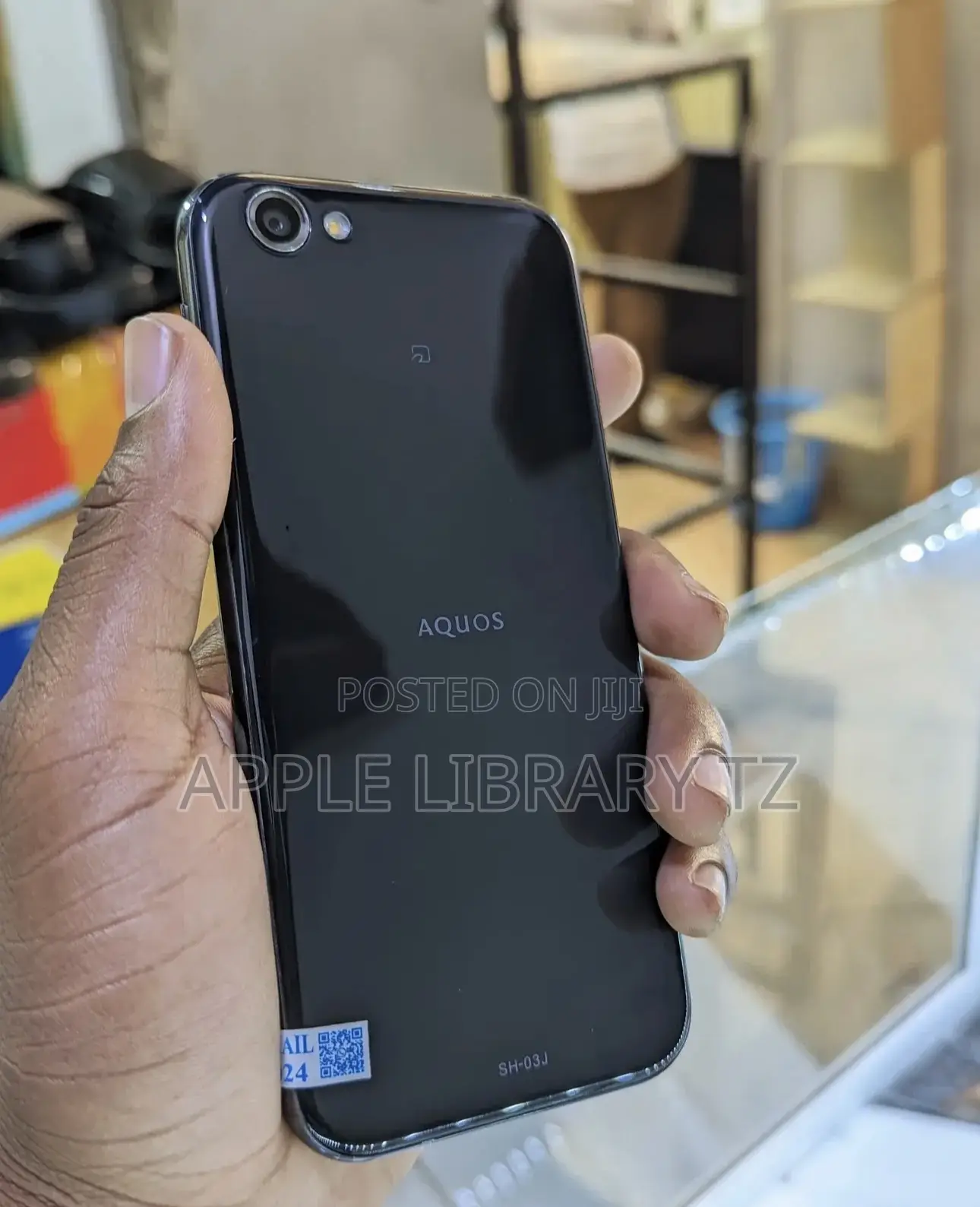 Sharp R1 64 GB Gold