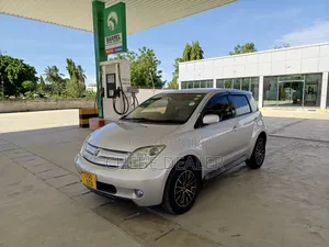 Toyota IST 2004 Silver