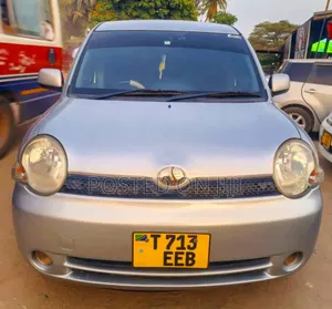 Toyota Sienta 2004 Silver