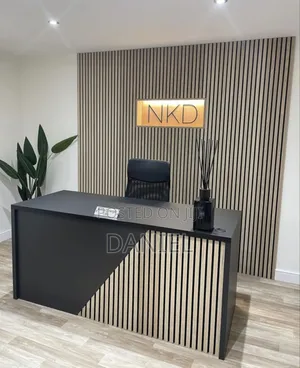 Reception Table Pamoja Na Design Ya Ofisini