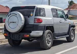Toyota FJ Cruiser 2011 Gray
