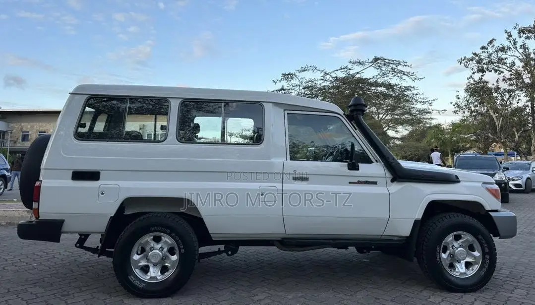 Toyota Land Cruiser 2015 White
