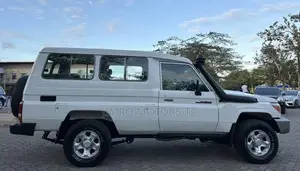 Toyota Land Cruiser 2015 White