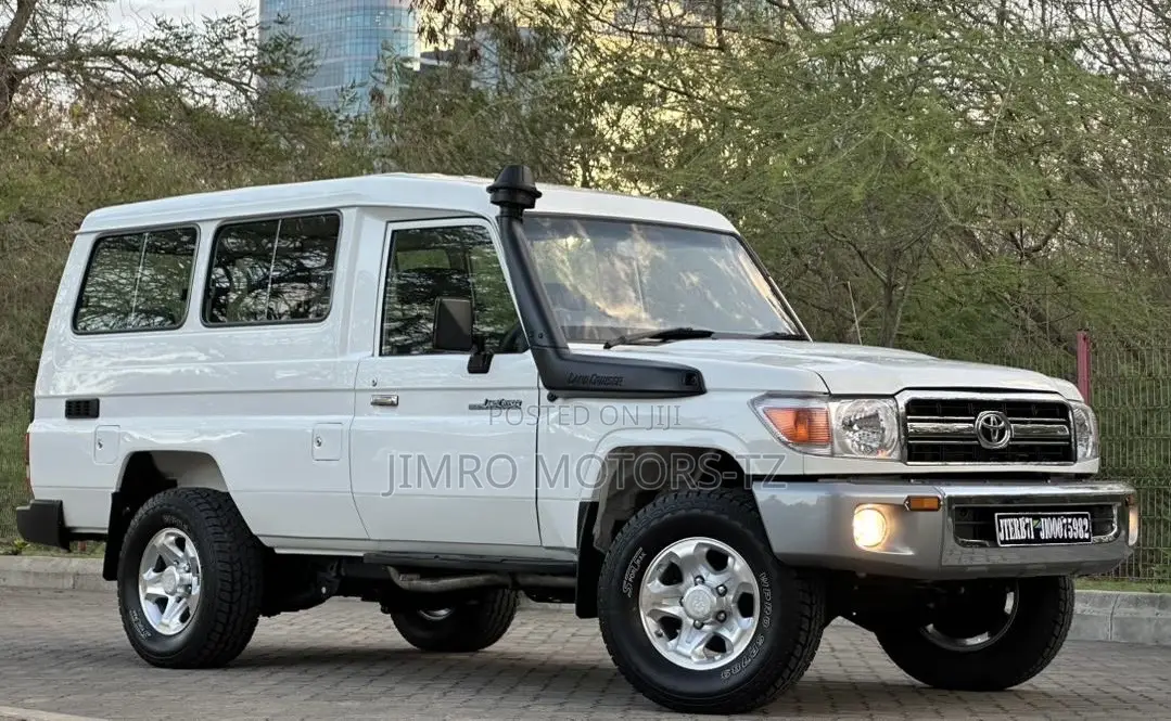 Toyota Land Cruiser 2015 White