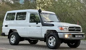Toyota Land Cruiser 2015 White