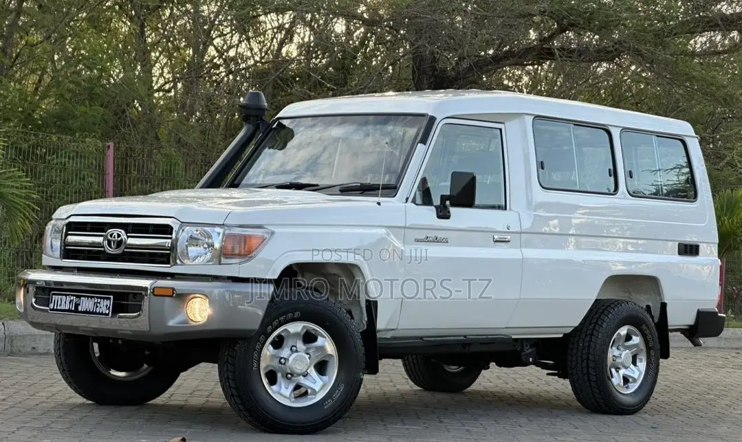 Toyota Land Cruiser 2015 White