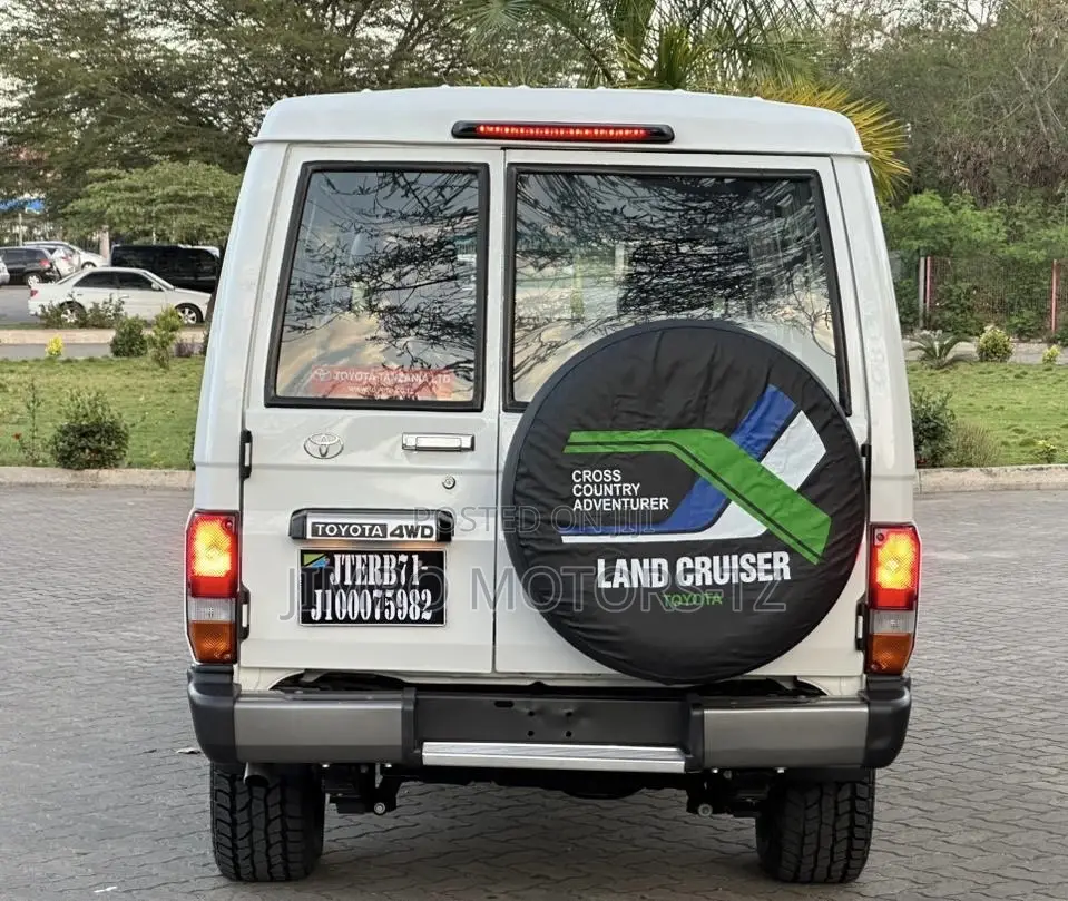 Toyota Land Cruiser 2015 White