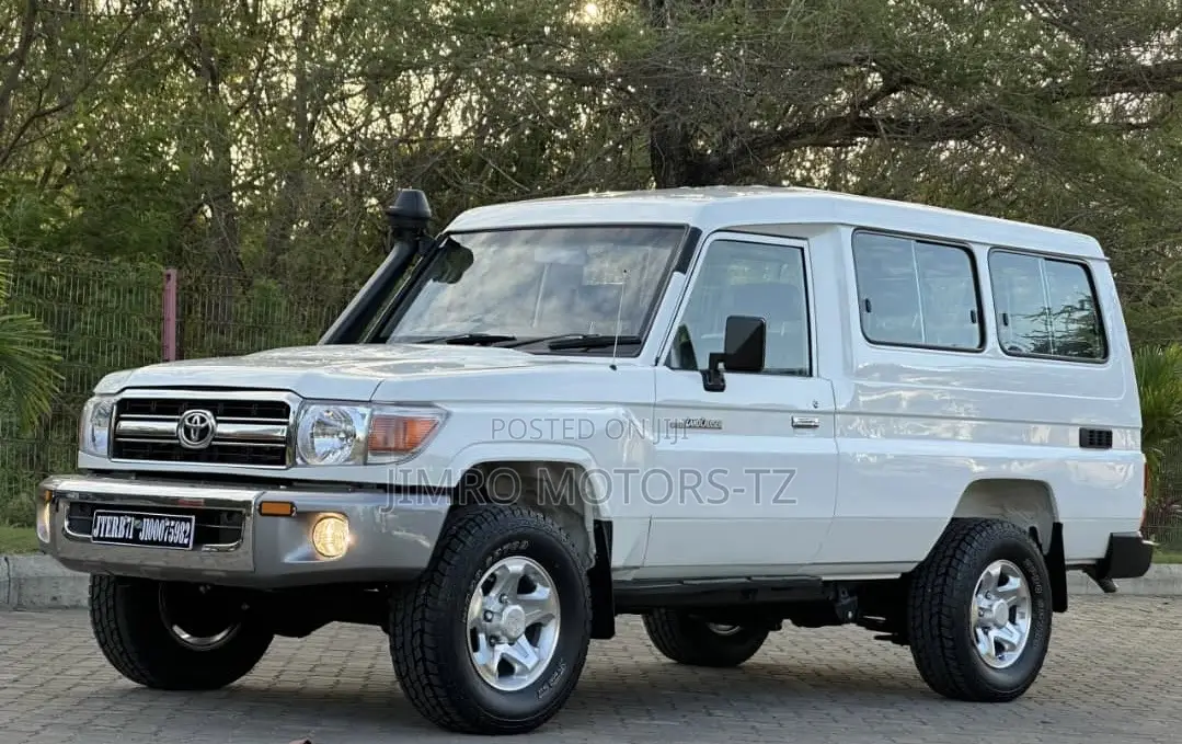 Toyota Land Cruiser 2015 White