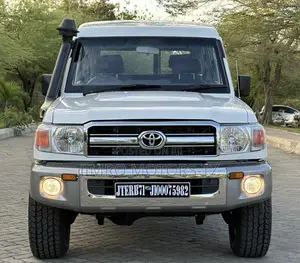 Toyota Land Cruiser 2015 White