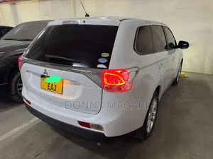 Mitsubishi Outlander 2012 White
