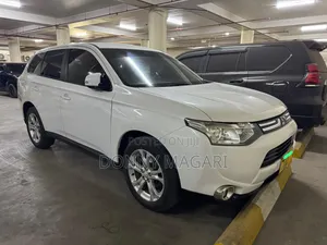 Mitsubishi Outlander 2012 White
