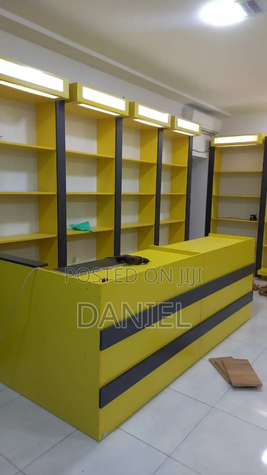 Shelve Za Dukani Multi Colored