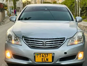 Toyota Crown 2010 Silver