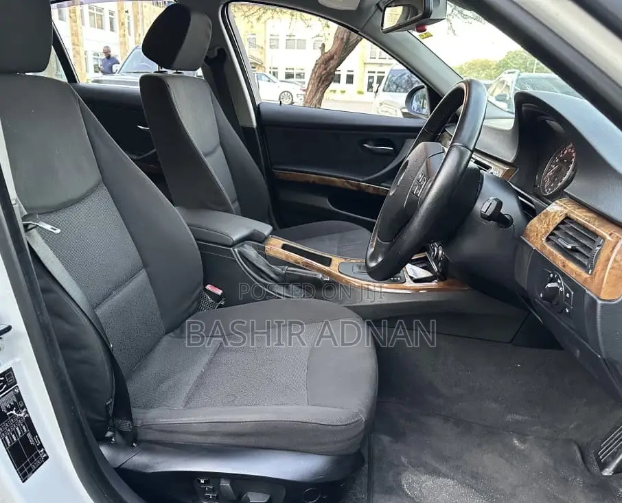 BMW 3 Series 320i RWD 2008 White