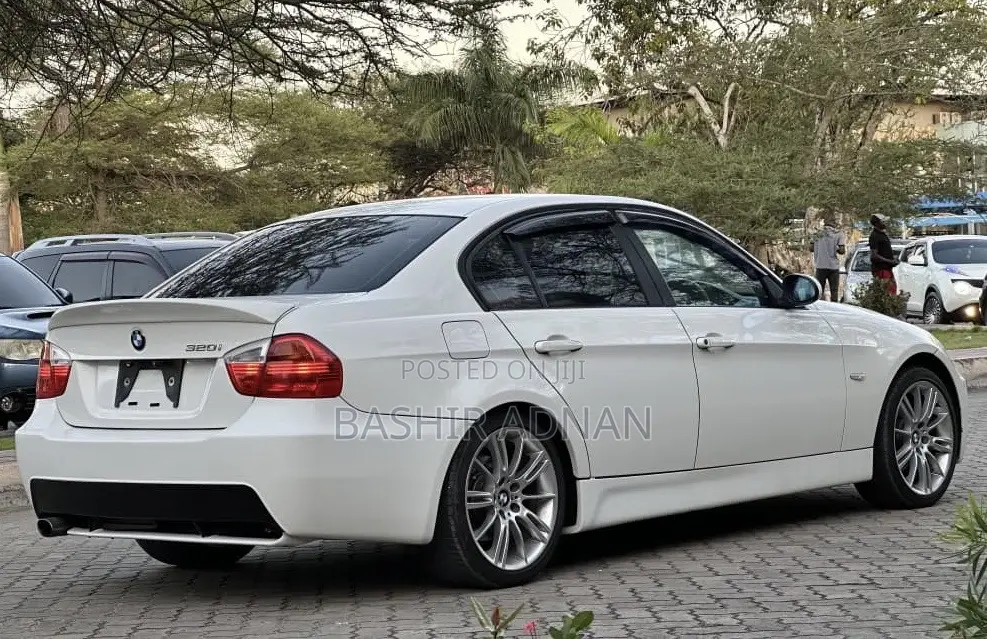 BMW 3 Series 320i RWD 2008 White