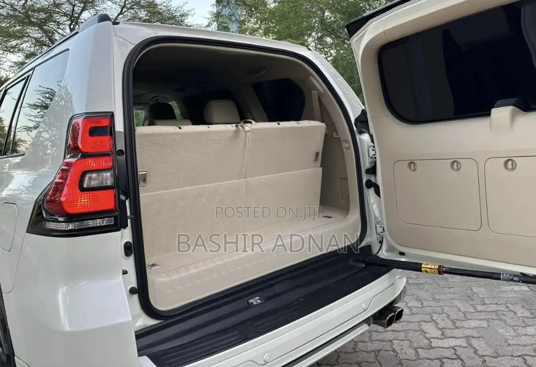 Toyota Land Cruiser Prado 2.7 2023 White
