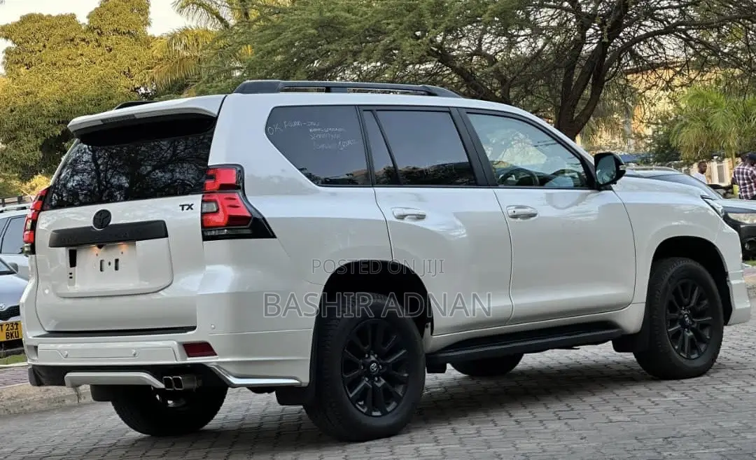 Toyota Land Cruiser Prado 2.7 2023 White