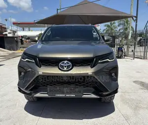 Toyota Fortuner 2023 Brown