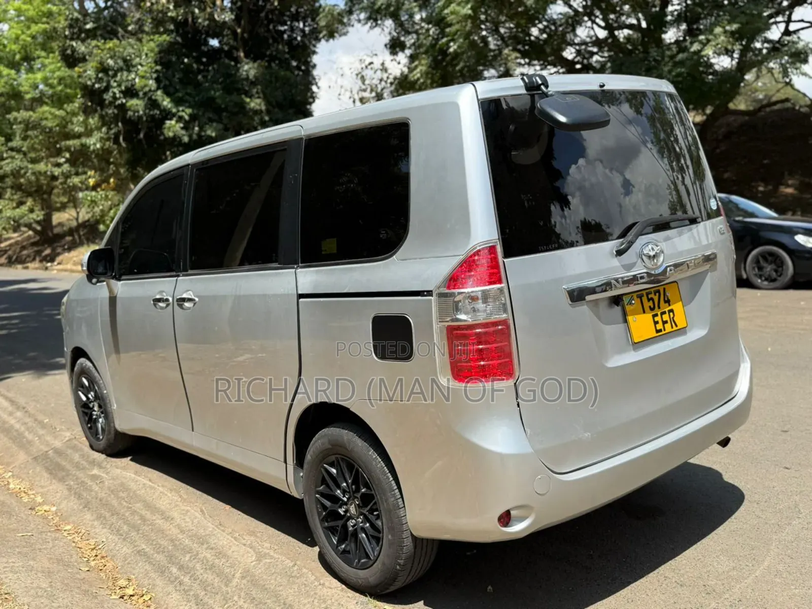 Toyota Noah 2009 Silver