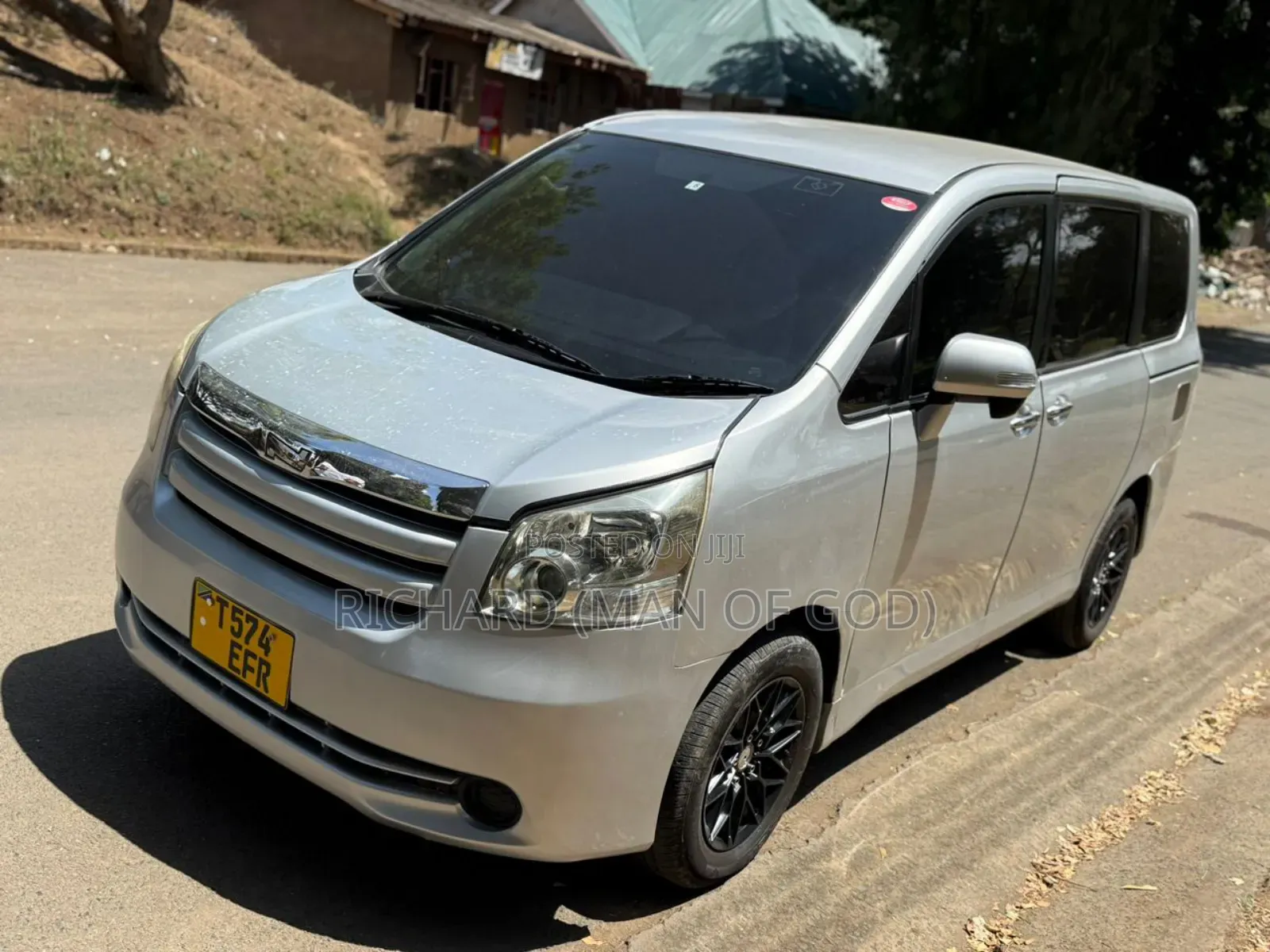 Toyota Noah 2009 Silver