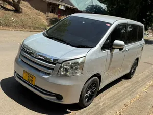Toyota Noah 2009 Silver