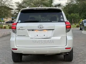 Toyota Vanguard 2009 White