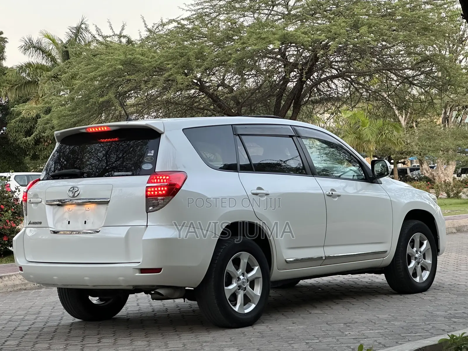 Toyota Vanguard 2009 White