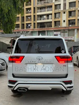 Toyota Land Cruiser LC300 2023 Pearl