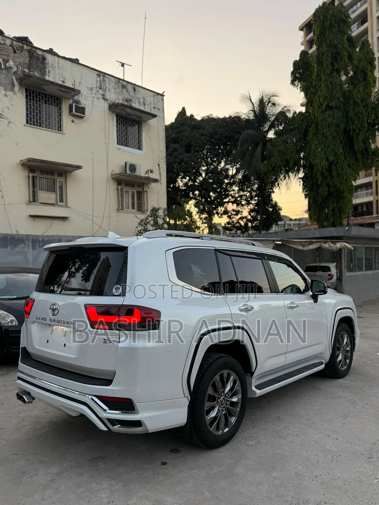 Toyota Land Cruiser LC300 2023 Pearl
