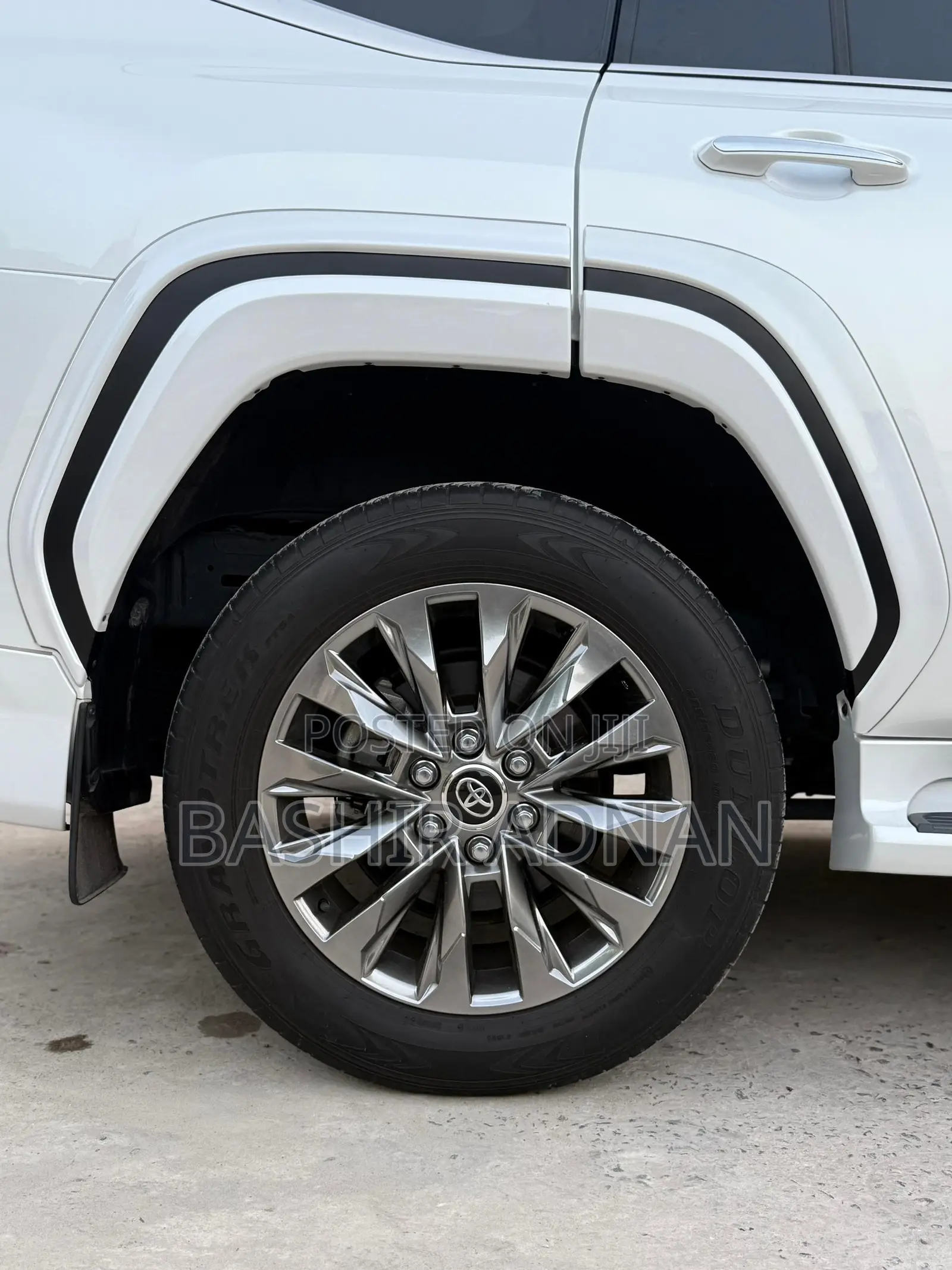Toyota Land Cruiser LC300 2023 Pearl
