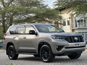 Toyota Land Cruiser Prado 2023