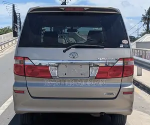 Toyota Alphard 2.4 Petrol FWD 2003 Gold